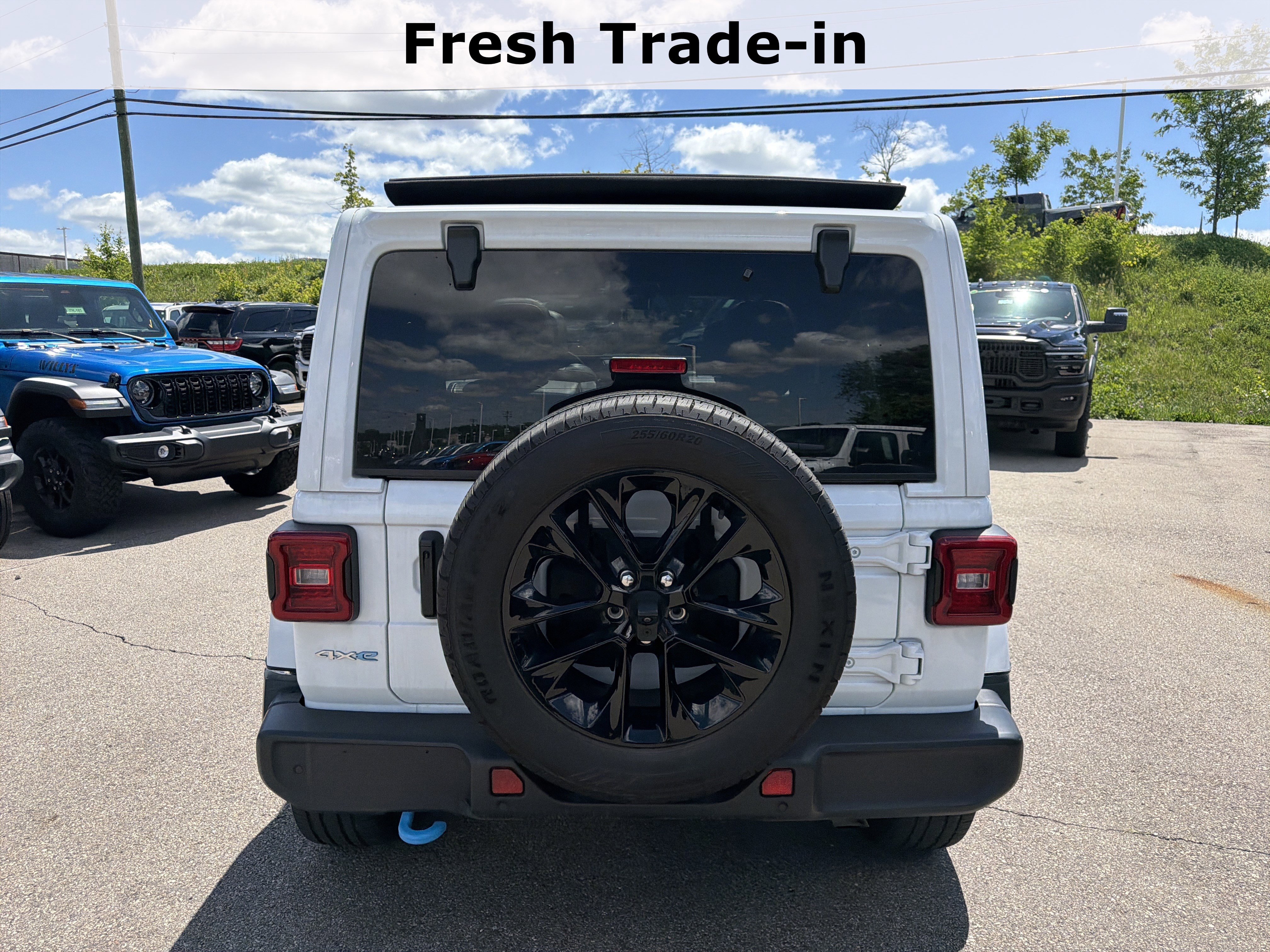 Used 2024 Jeep Wrangler Unlimited Sahara w/ Safety Group AWD/4WD image 11