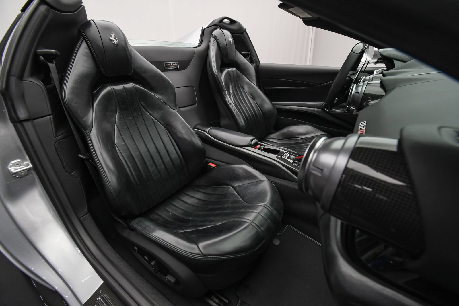 Used 2022 Ferrari 812 GTS RWD image 17