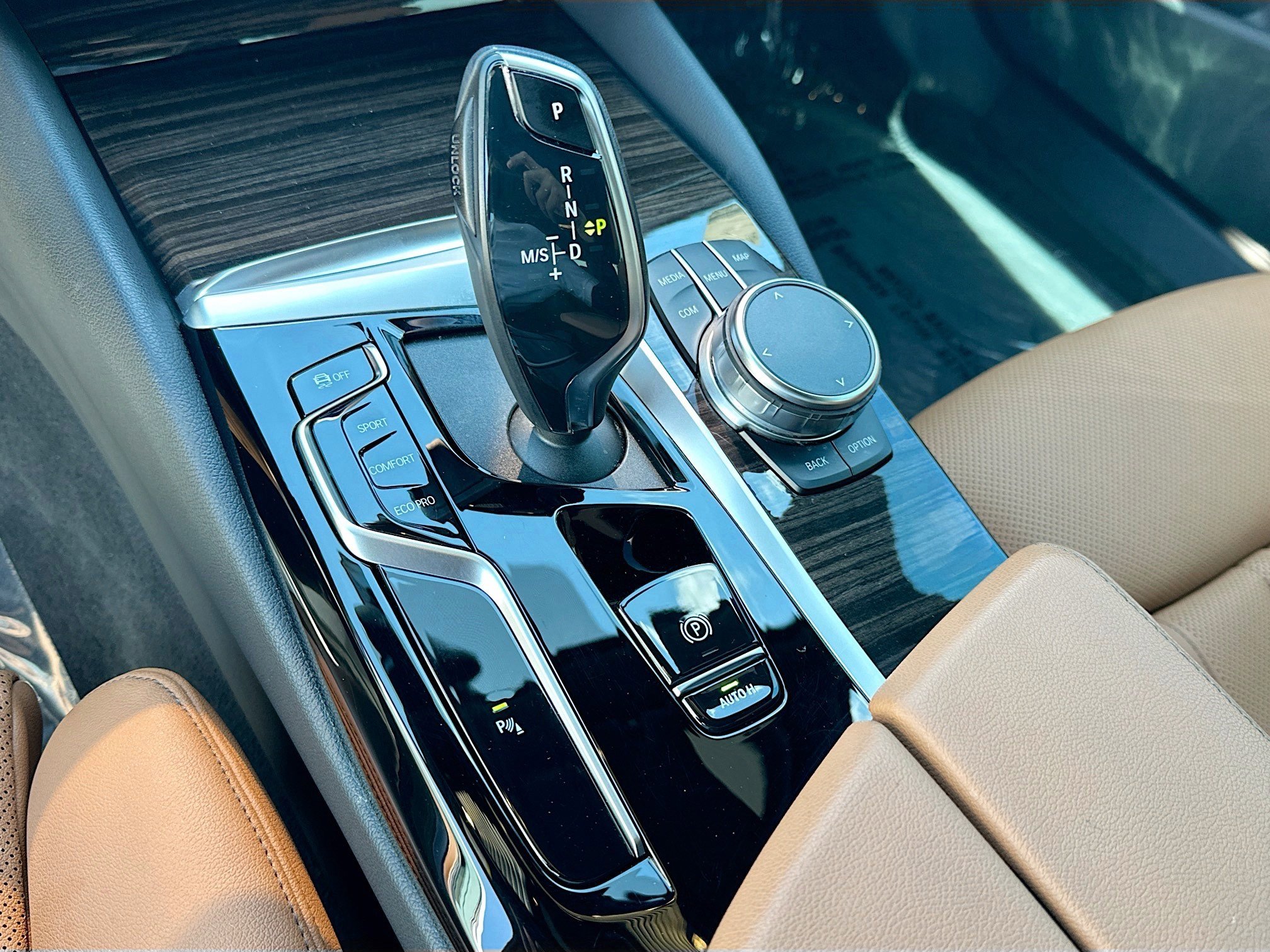 Used 2023 BMW 540i w/ Premium Package image 14