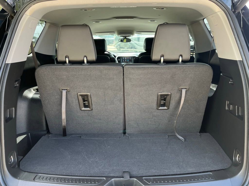 Used 2023 GMC Acadia SLT w/ Preferred Package image 13