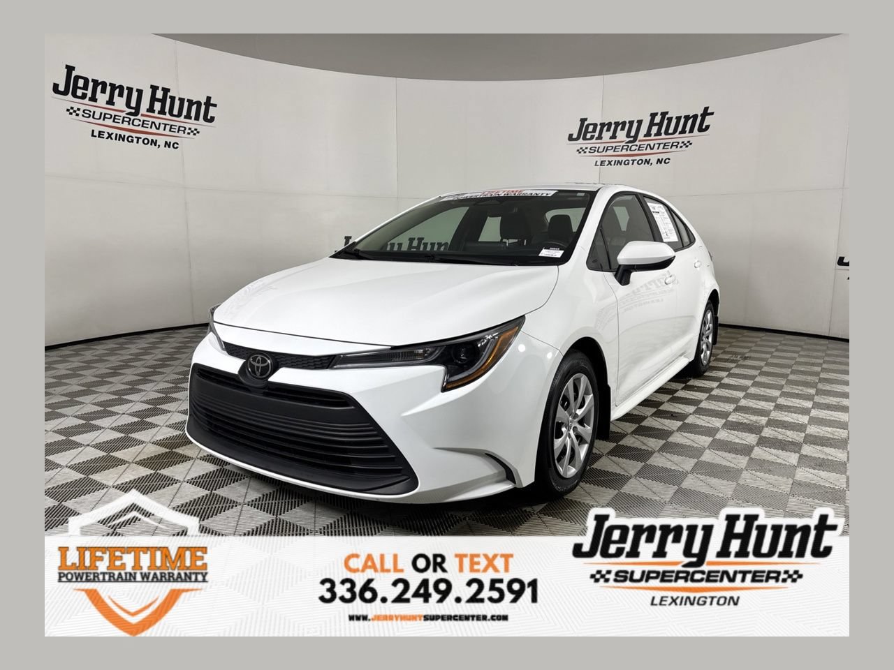 Used 2025 Toyota Corolla LE FWD image 1