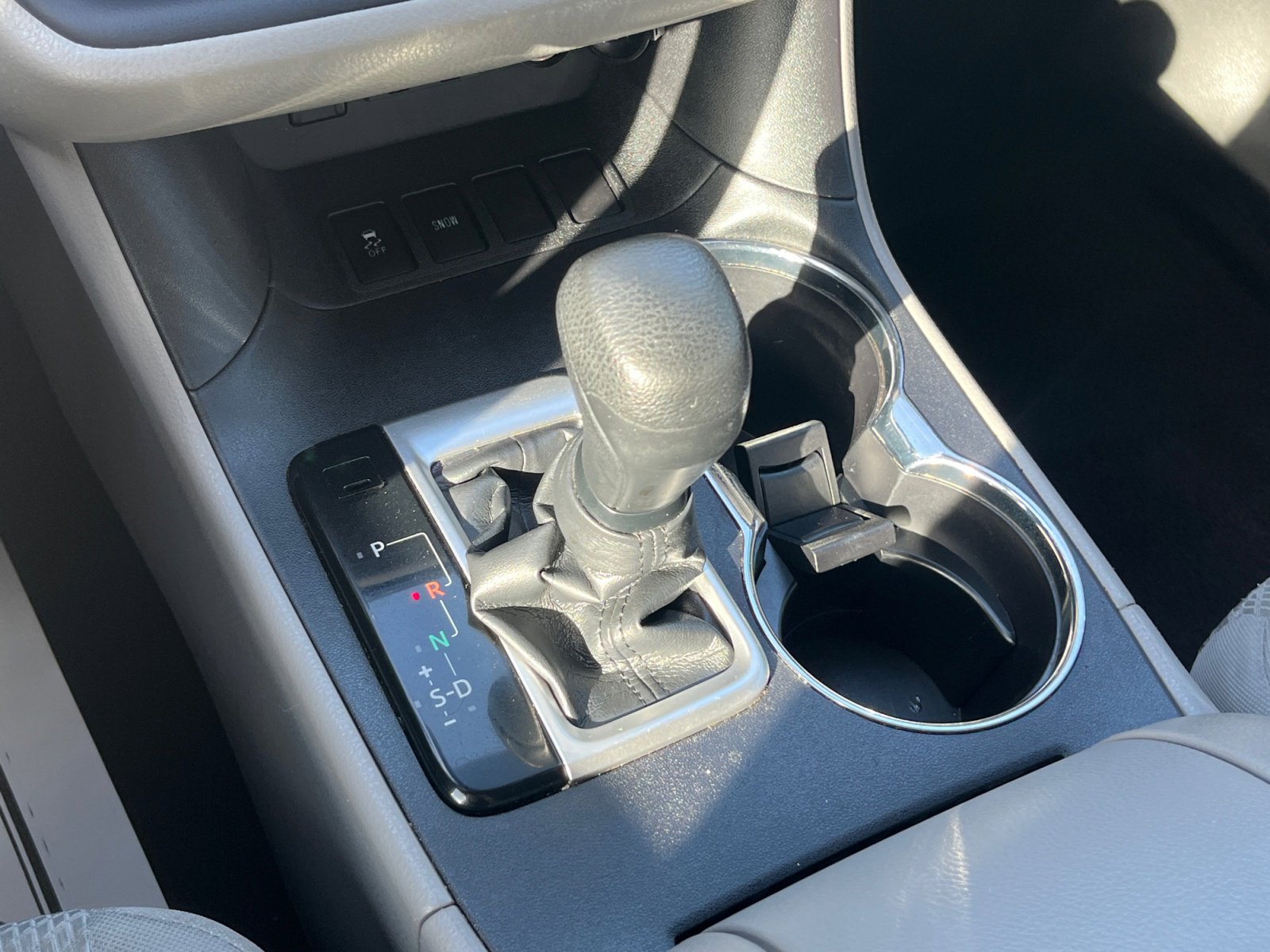 Used 2019 Toyota Highlander LE FWD image 25