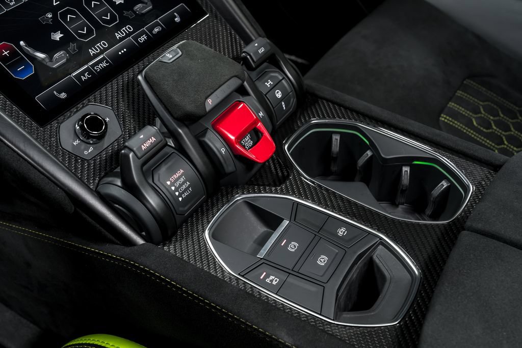 Used 2024 Lamborghini Urus Performante AWD/4WD image 29