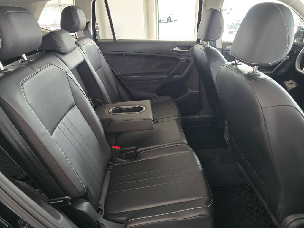 Used 2024 Volkswagen Tiguan SE w/ MDO Package, Two-Row AWD/4WD image 41