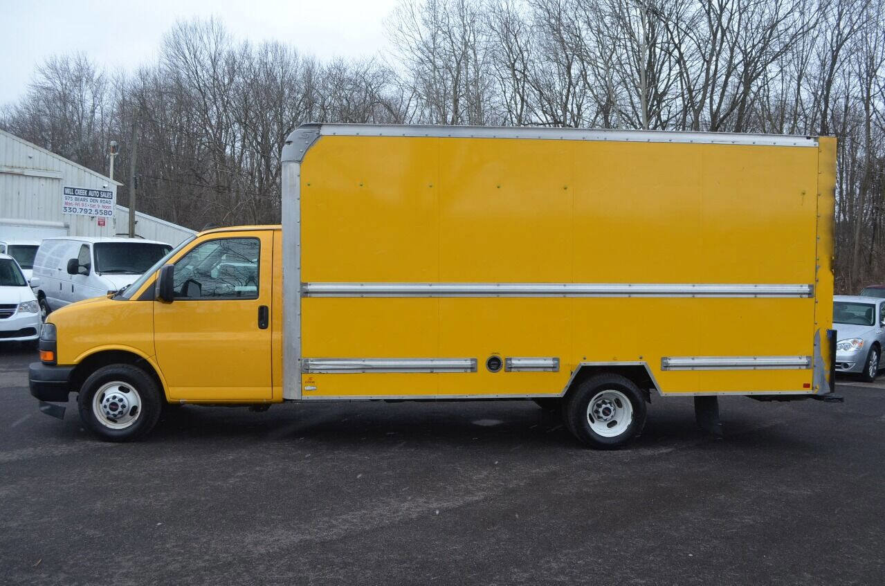 Used 2018 GMC Savana 3500 Extended w/ Driver Convenience Package image 2