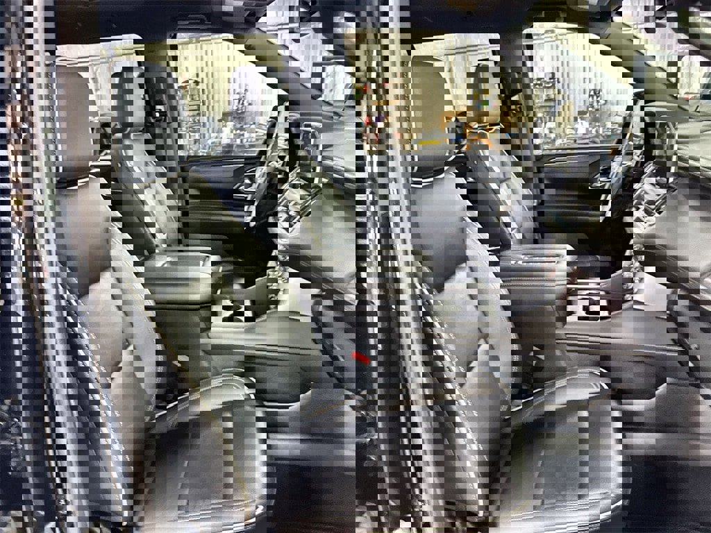 Used 2024 GMC Yukon XL SLT image 32