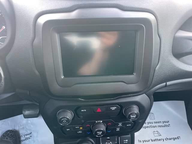 Used 2020 Jeep Renegade Latitude AWD/4WD image 13