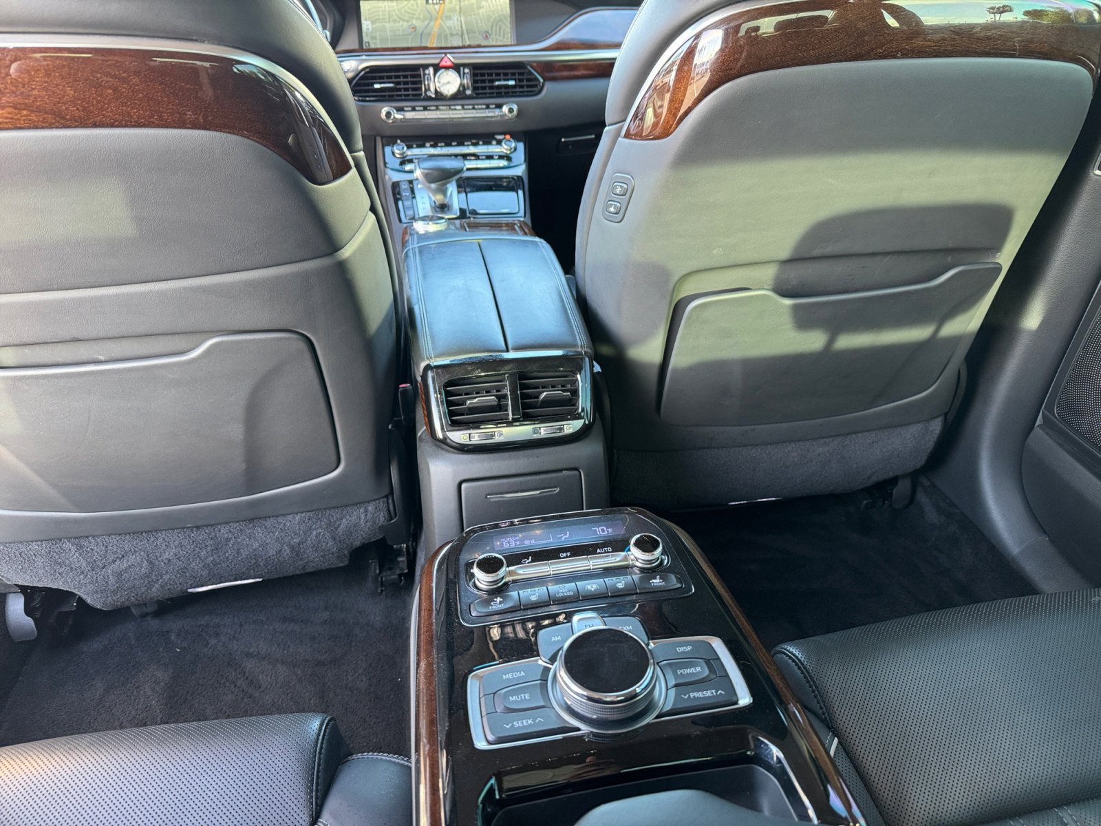 Used 2017 Genesis G90 3.3T Premium image 32