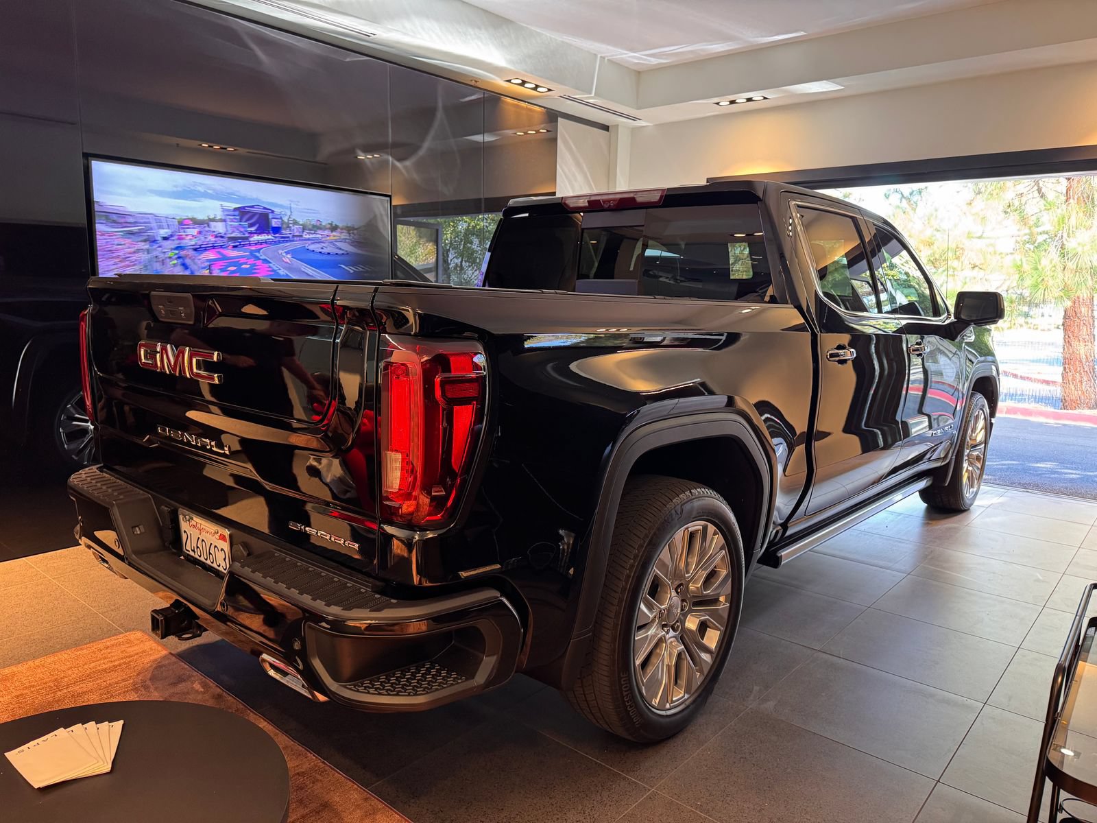 Used 2021 GMC Sierra 1500 Denali w/ Denali Ultimate Package AWD/4WD image 5