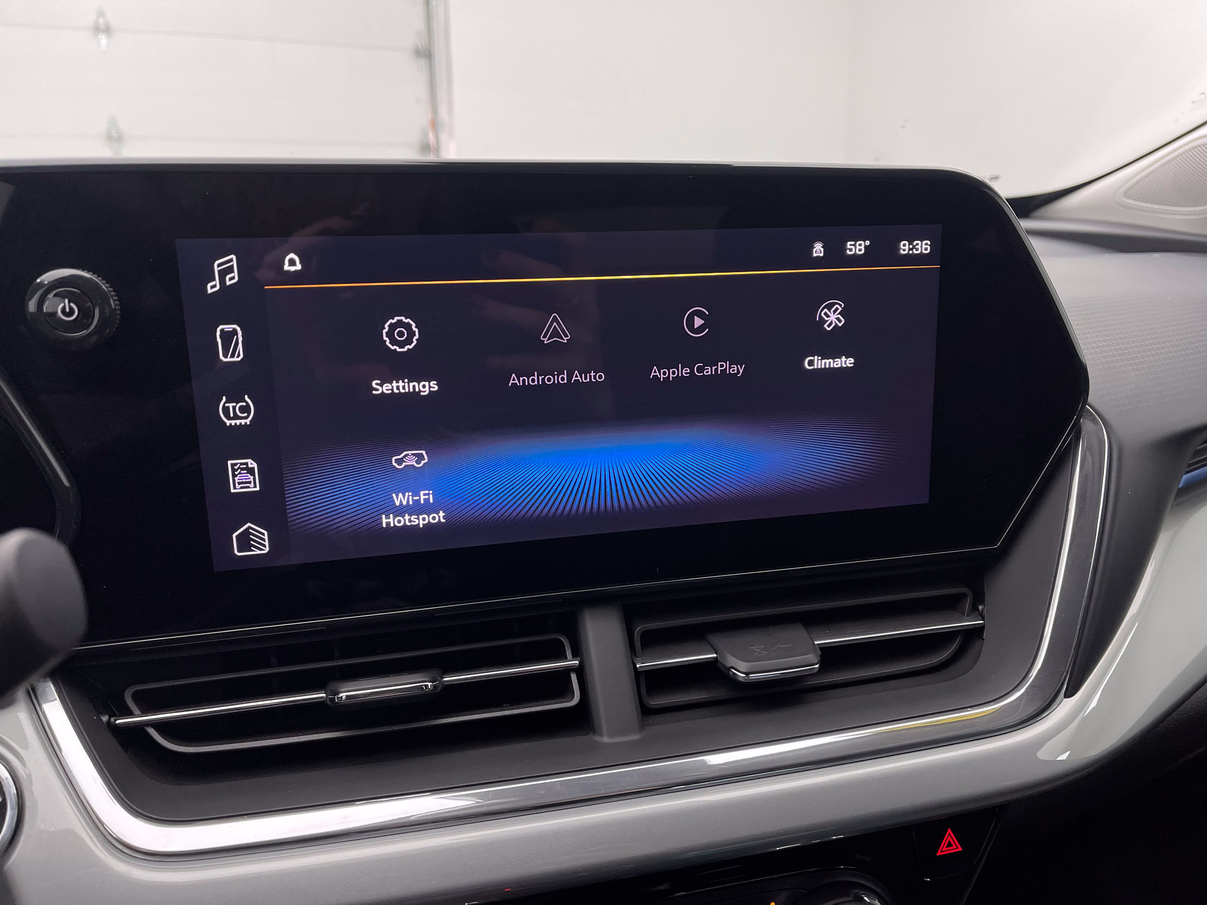 Used 2025 Chevrolet Trax LT FWD image 21