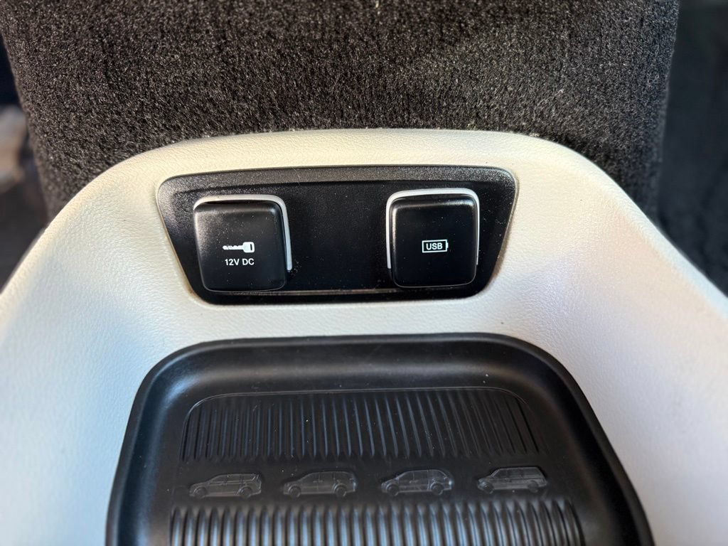 Used 2017 Chrysler Pacifica Touring FWD image 26