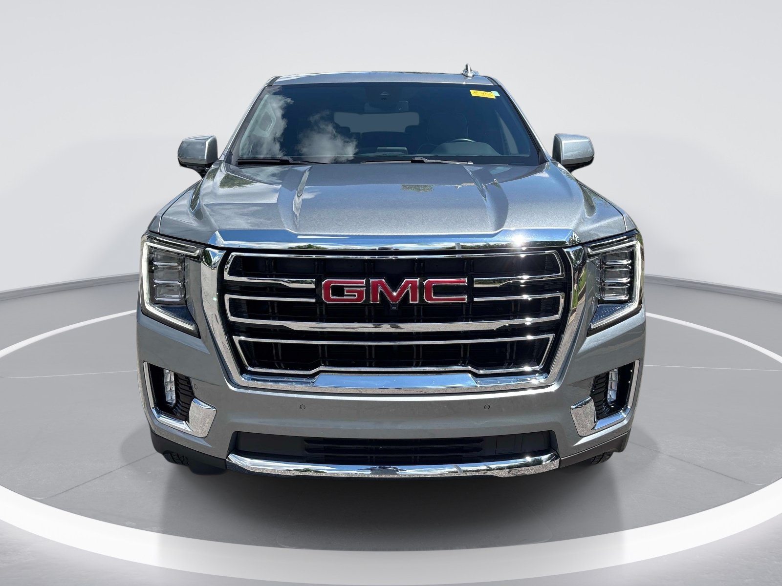 Used 2023 GMC Yukon SLT AWD/4WD image 2