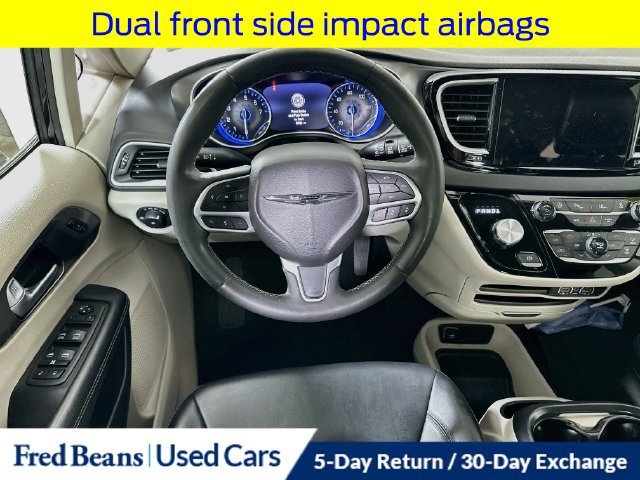 Used 2024 Chrysler Pacifica Touring-L FWD image 27