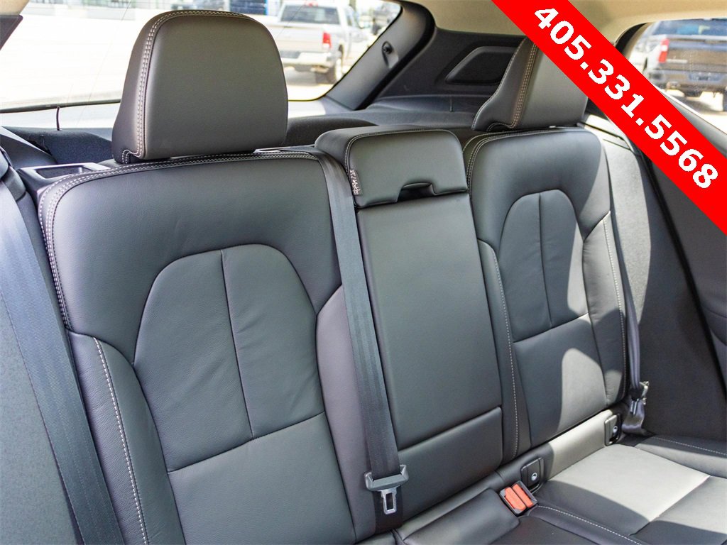 Used 2023 Volvo XC40 B5 Plus image 22