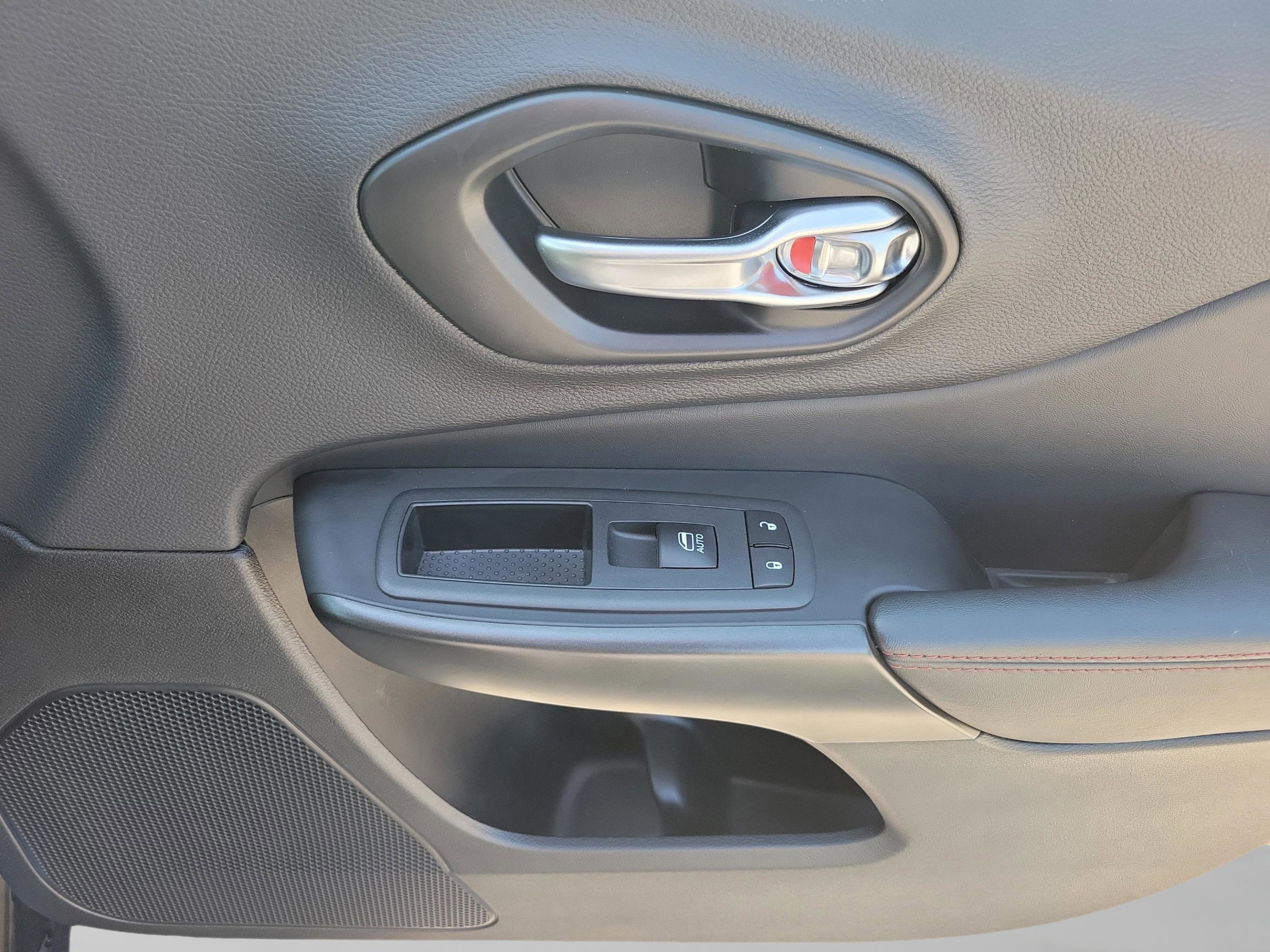 Used 2022 Jeep Cherokee Trailhawk w/ Comfort/Convenience Group image 7