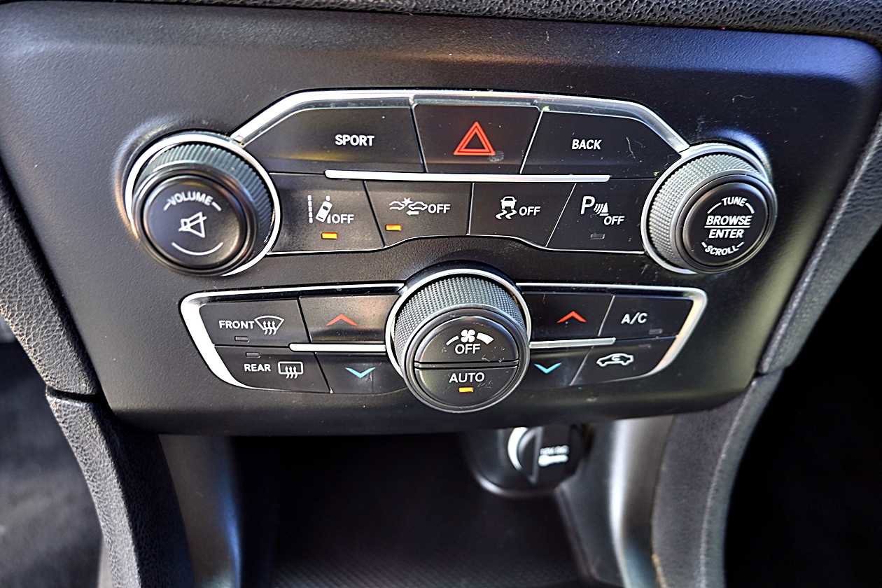 Used 2015 Dodge Charger R/T w/ Plus Group RWD image 21