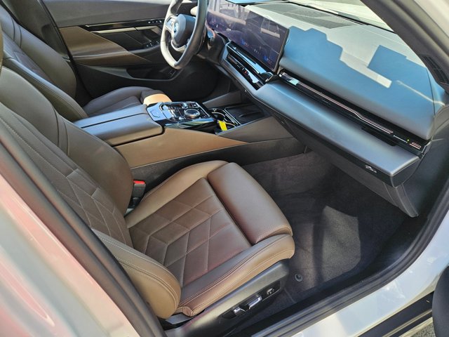Used 2024 BMW 530i w/ Convenience Package RWD image 20