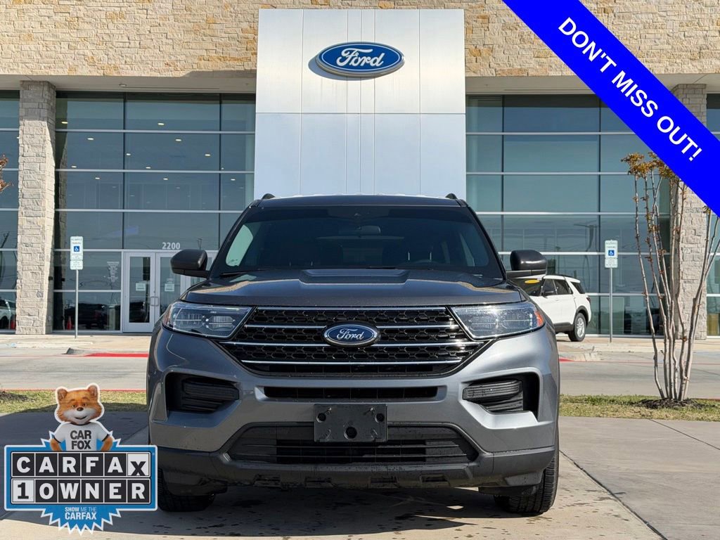 Used 2023 Ford Explorer XLT image 2