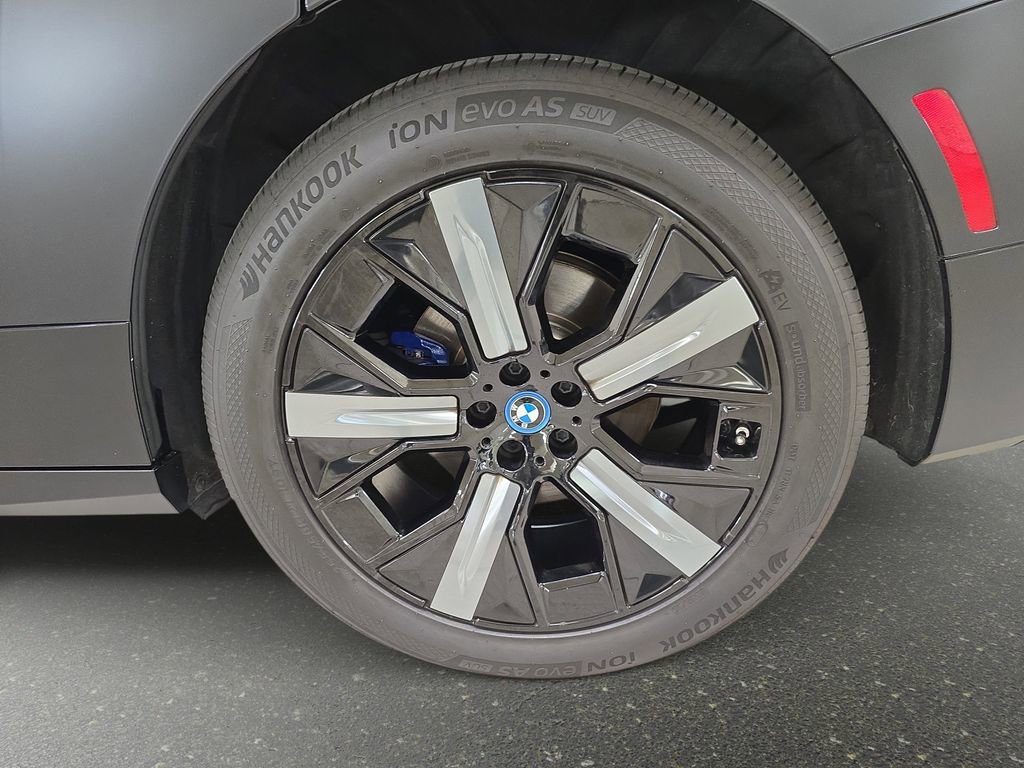 Certified 2023 BMW iX xDrive50 w/ Sport Package AWD/4WD image 32