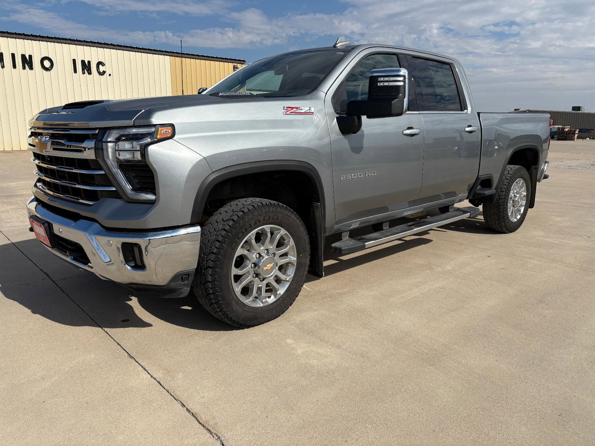 Used 2024 Chevrolet Silverado 2500 LTZ w/ LTZ Plus Package image 2