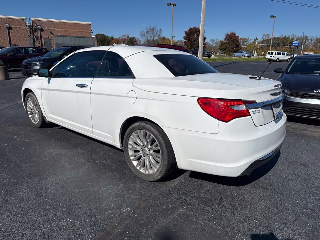Used 2013 Chrysler 200 Limited FWD image 4