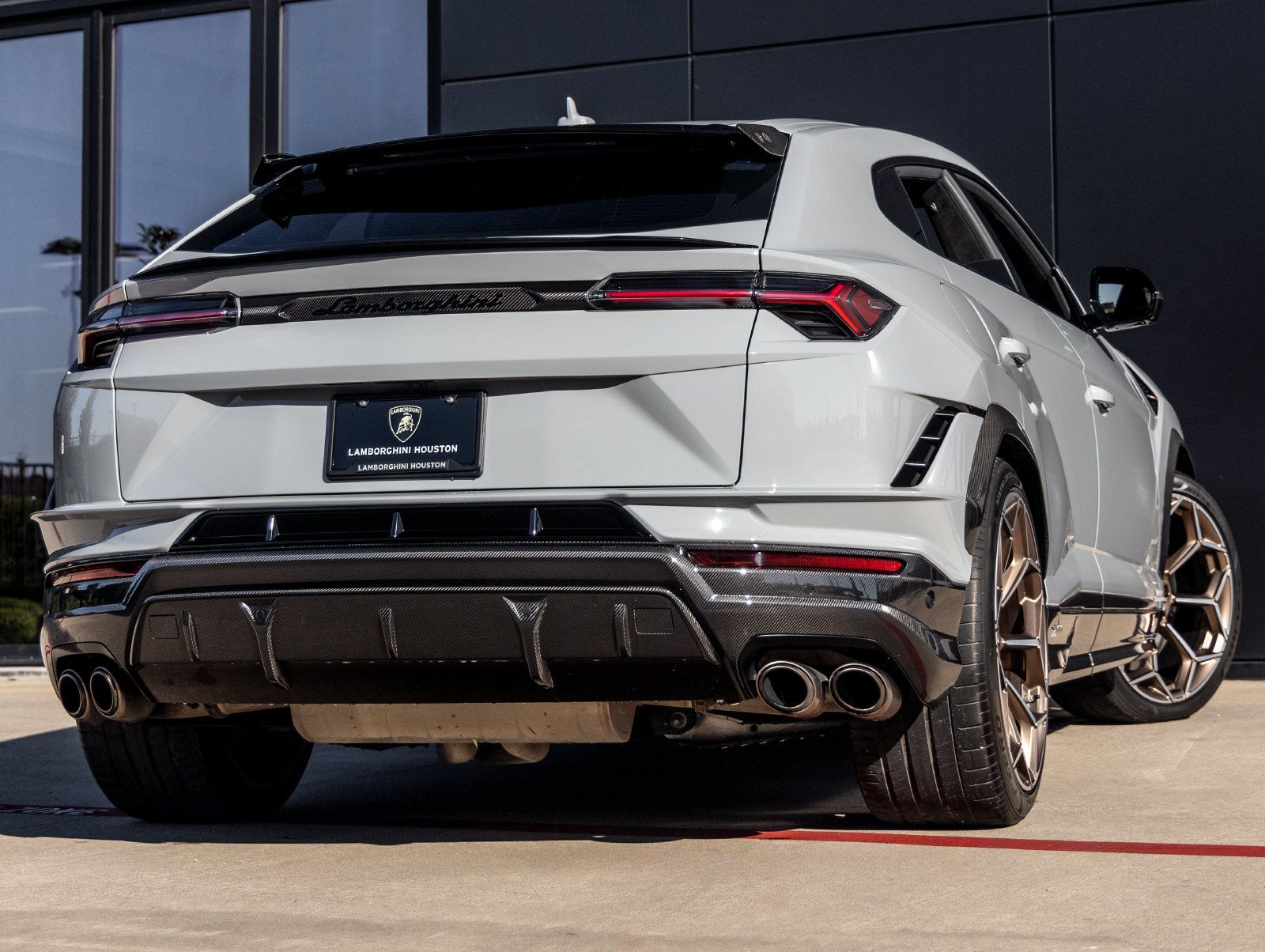 Used 2024 Lamborghini Urus Performante AWD/4WD image 8