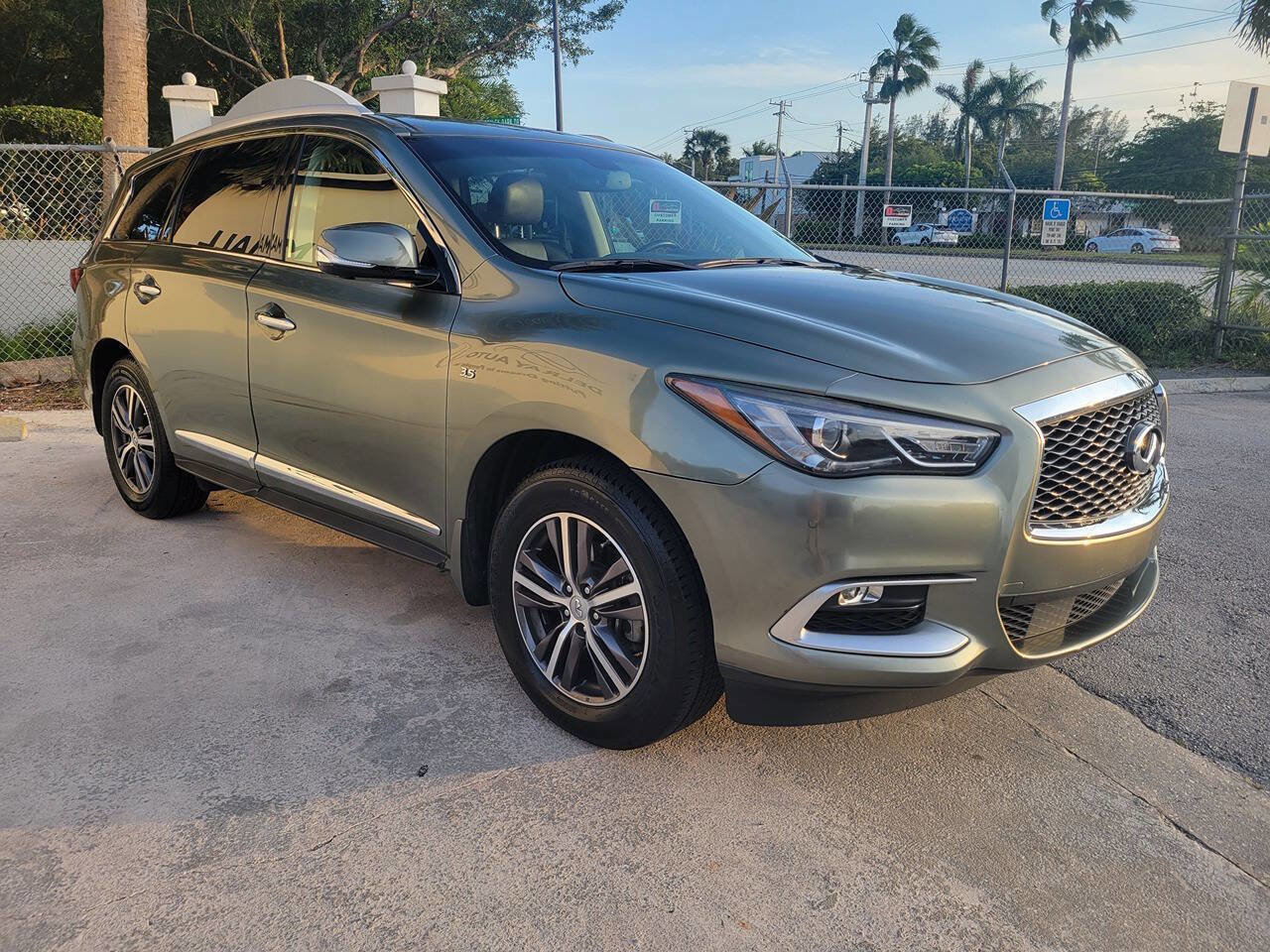 Used 2016 INFINITI QX60 FWD w/ Premium Plus Package image 2