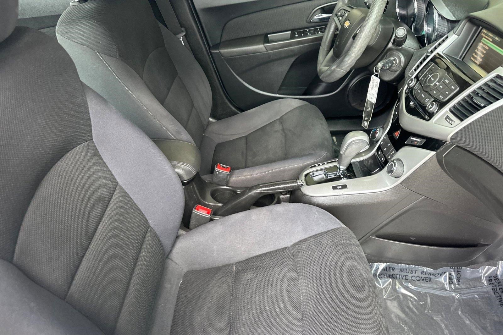 Used 2015 Chevrolet Cruze LT FWD image 30