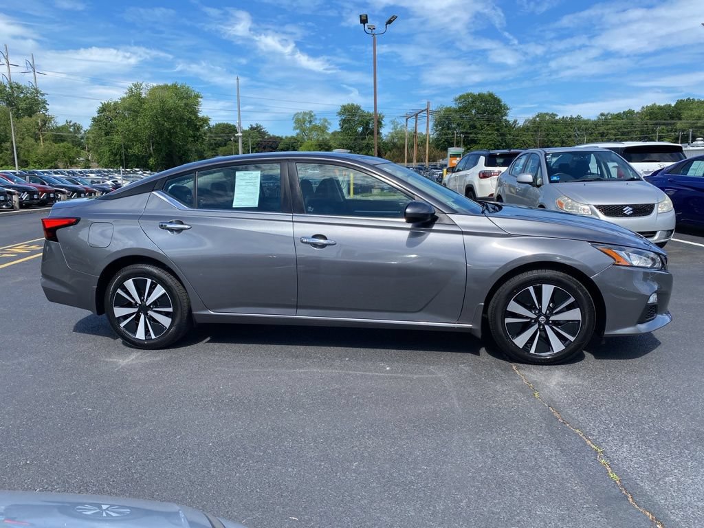Used 2021 Nissan Altima 2.5 SV AWD/4WD image 2