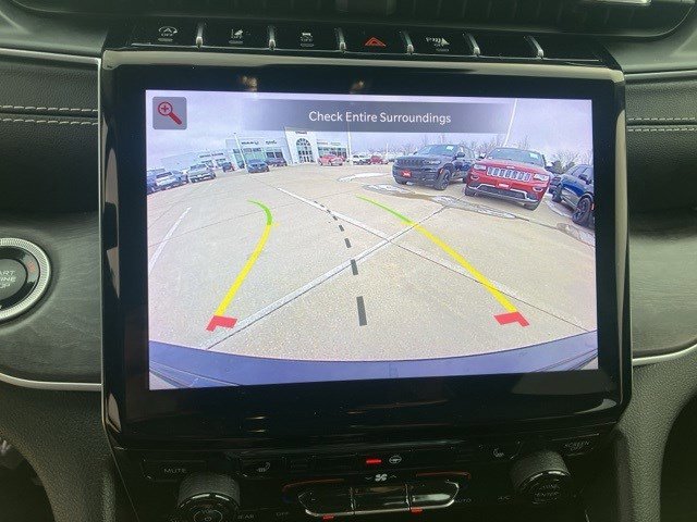 Used 2023 Jeep Grand Cherokee Limited image 18