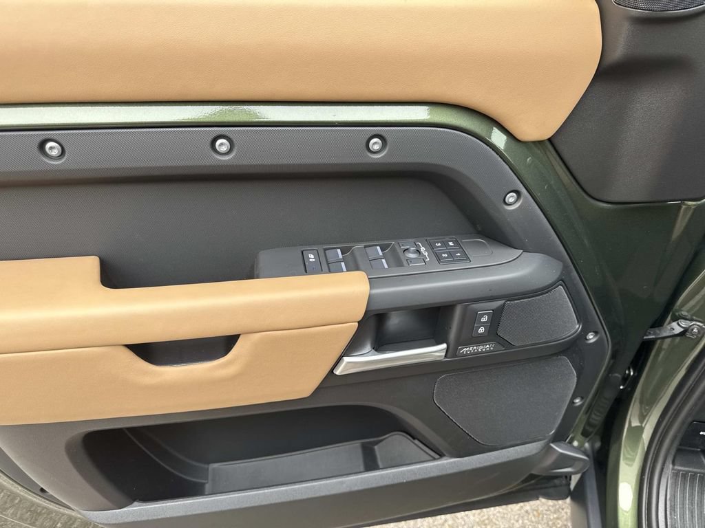 New 2026 Land Rover Defender 110 X-Dynamic SE AWD/4WD image 19