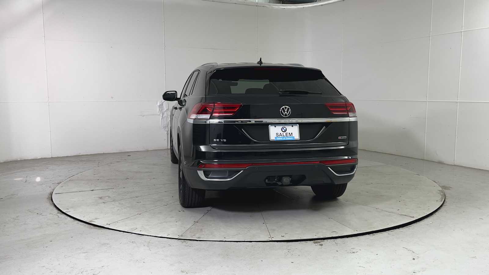 Used 2022 Volkswagen Atlas Cross Sport SE w/ Black Wheel Package AWD/4WD image 3