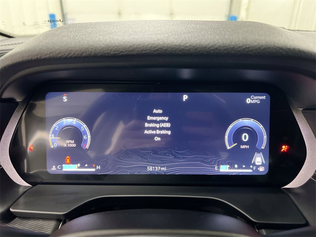 Used 2023 Jeep Grand Cherokee Laredo image 11