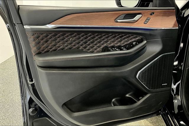 Used 2023 Jeep Grand Cherokee Summit w/ Luxury Tech Group V image 21