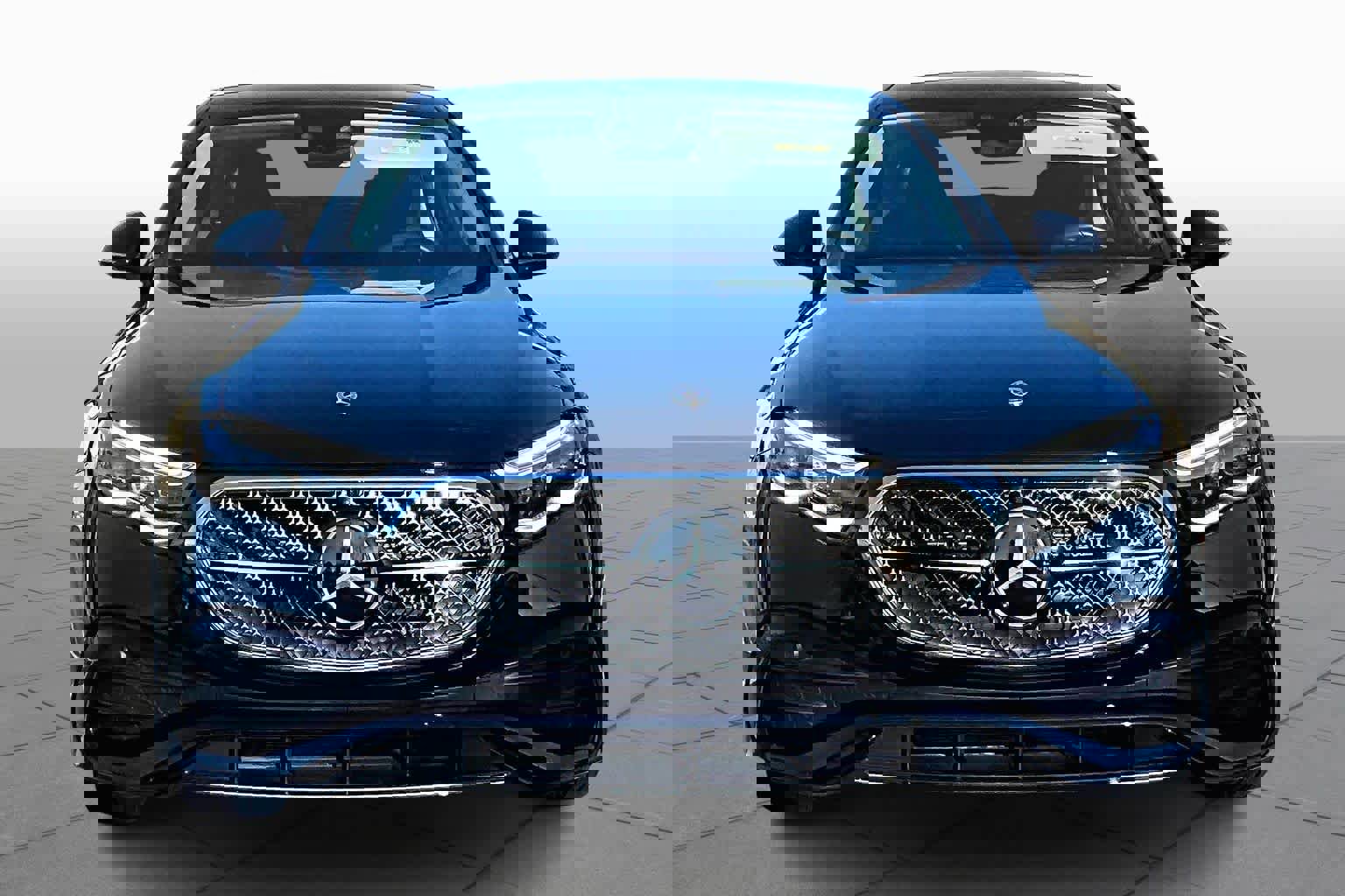 Used 2024 Mercedes-Benz E 350 4MATIC Sedan image 4