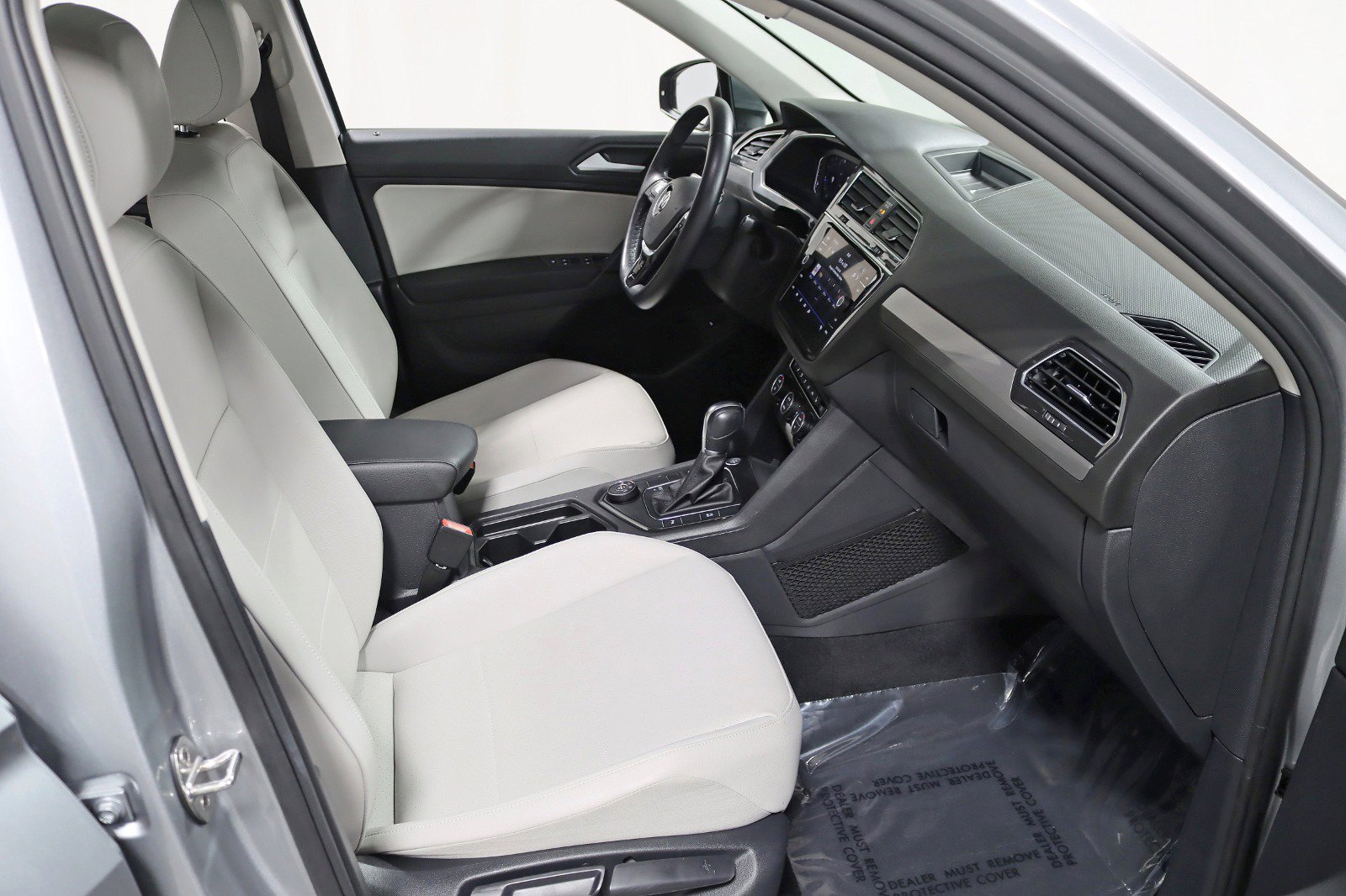 Used 2019 Volkswagen Tiguan SEL w/ 3rd Row Seat Package AWD/4WD image 30
