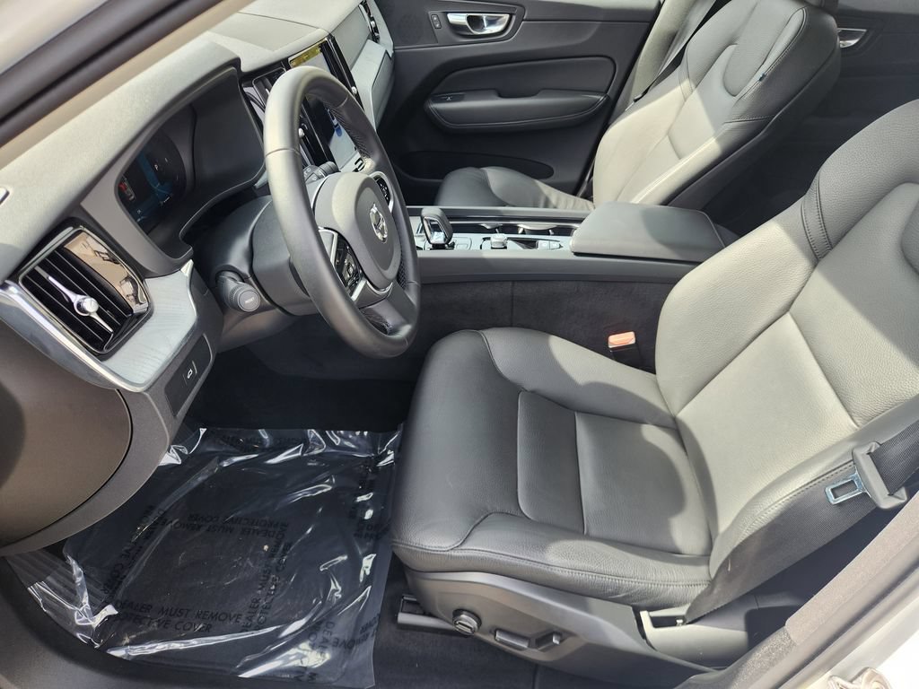 Certified 2025 Volvo XC60 B5 Plus AWD/4WD image 9