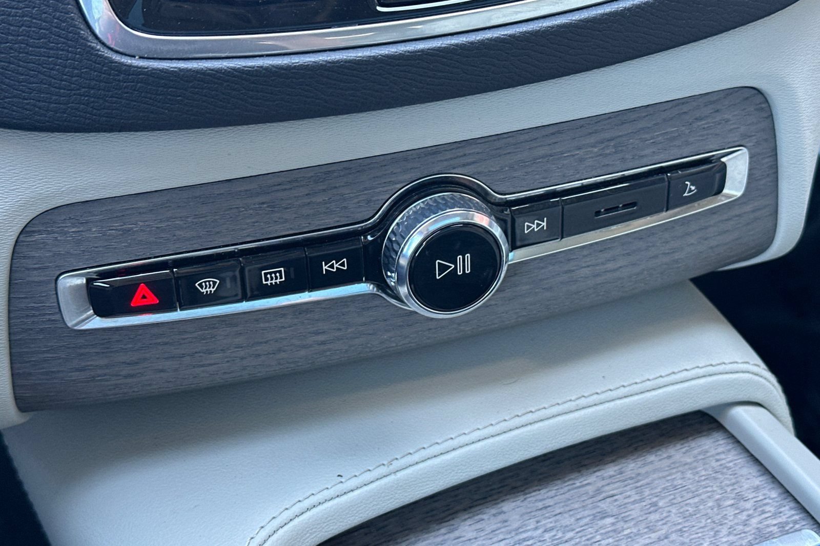 Certified 2023 Volvo XC90 T8 Plus AWD/4WD image 25