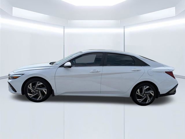 Certified 2025 Hyundai Elantra SEL image 7