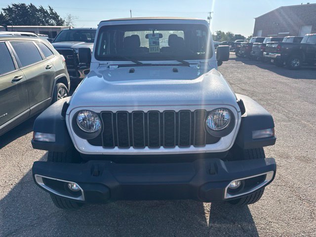 Used 2025 Jeep Gladiator Sport AWD/4WD image 2