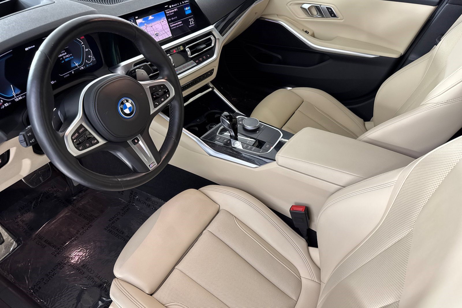 Used 2022 BMW 330e w/ M Sport Package RWD image 4