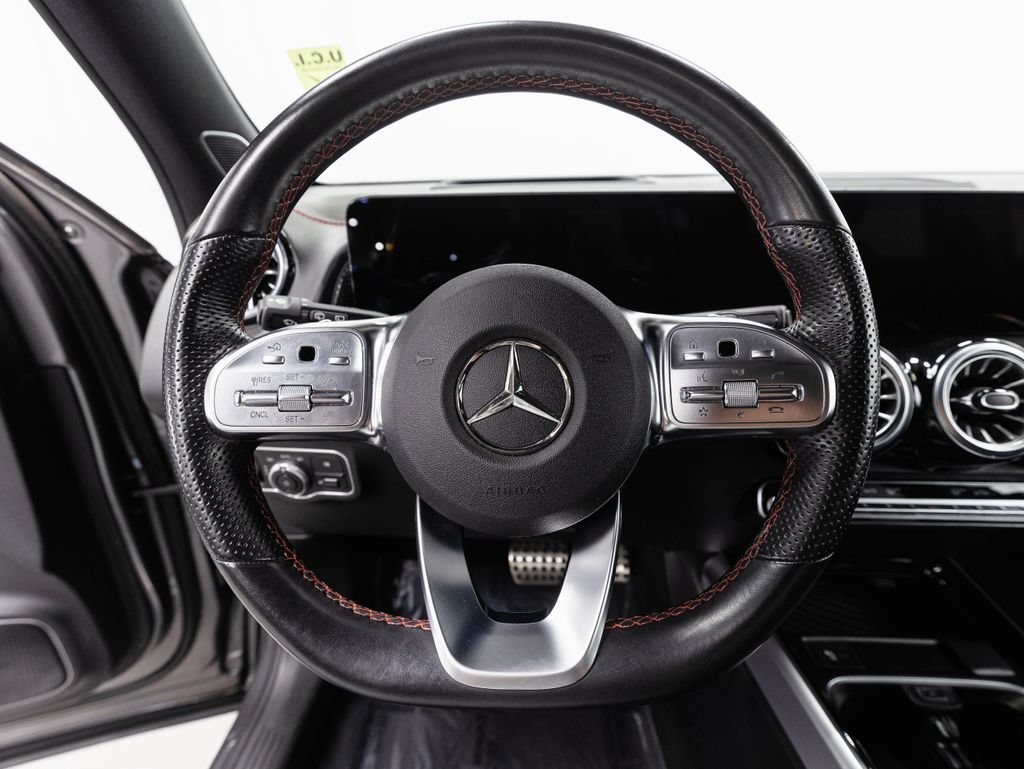 Used 2023 Mercedes-Benz EQB 300 4MATIC image 11