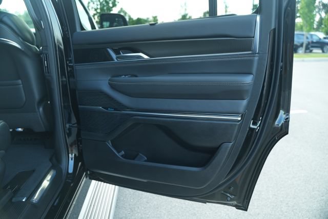 New 2026 Jeep Grand Wagoneer Summit AWD/4WD image 22