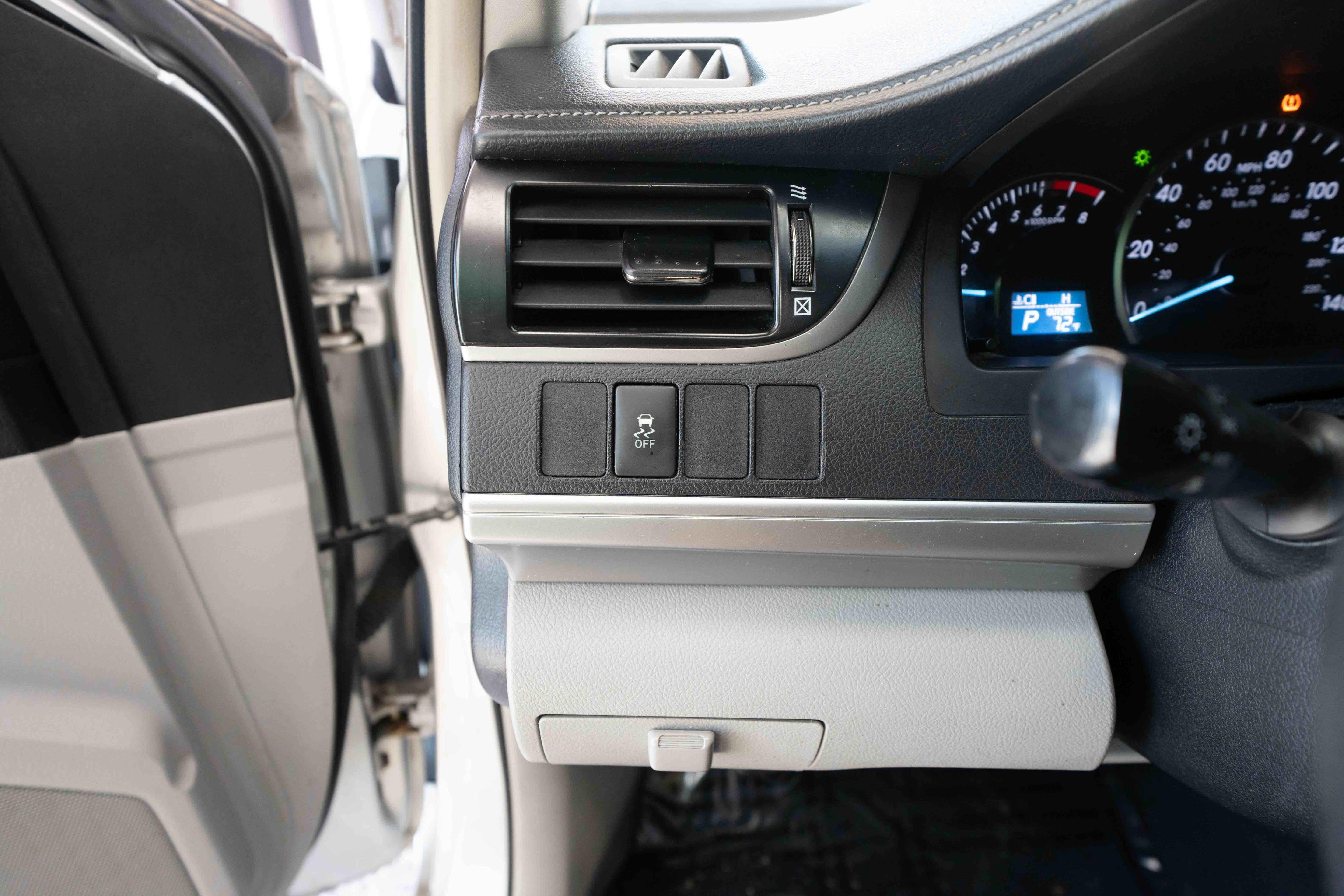 Used 2012 Toyota Camry LE FWD image 11