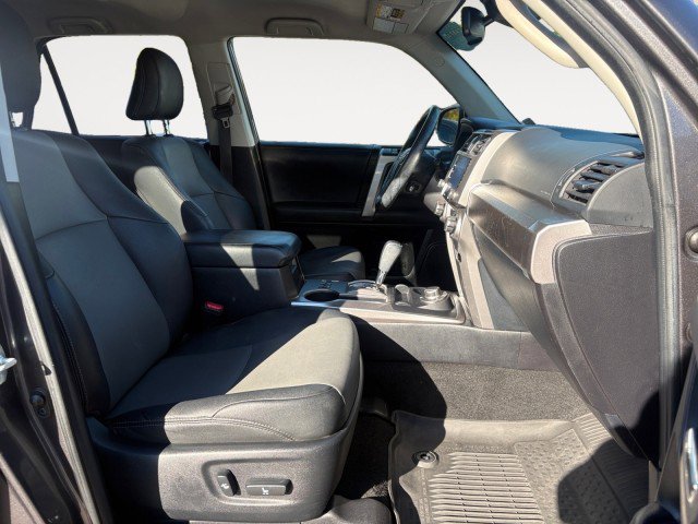 Used 2020 Toyota 4Runner SR5 Premium image 2