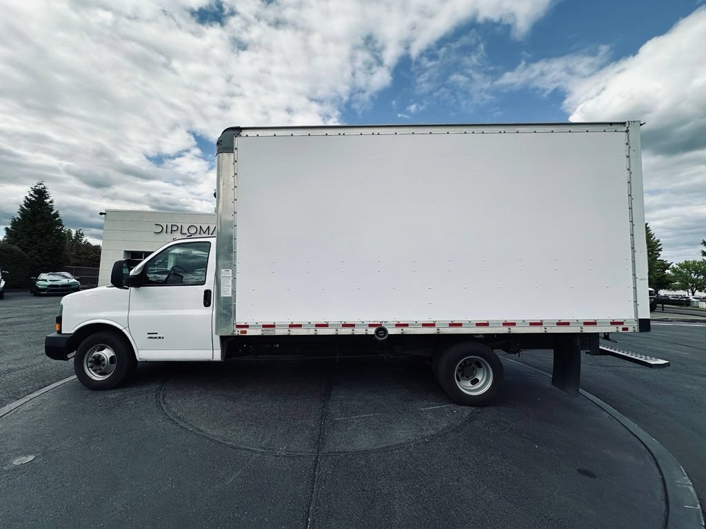 Used 2021 Chevrolet Express 4500 Extended w/ Power Convenience Package RWD image 3