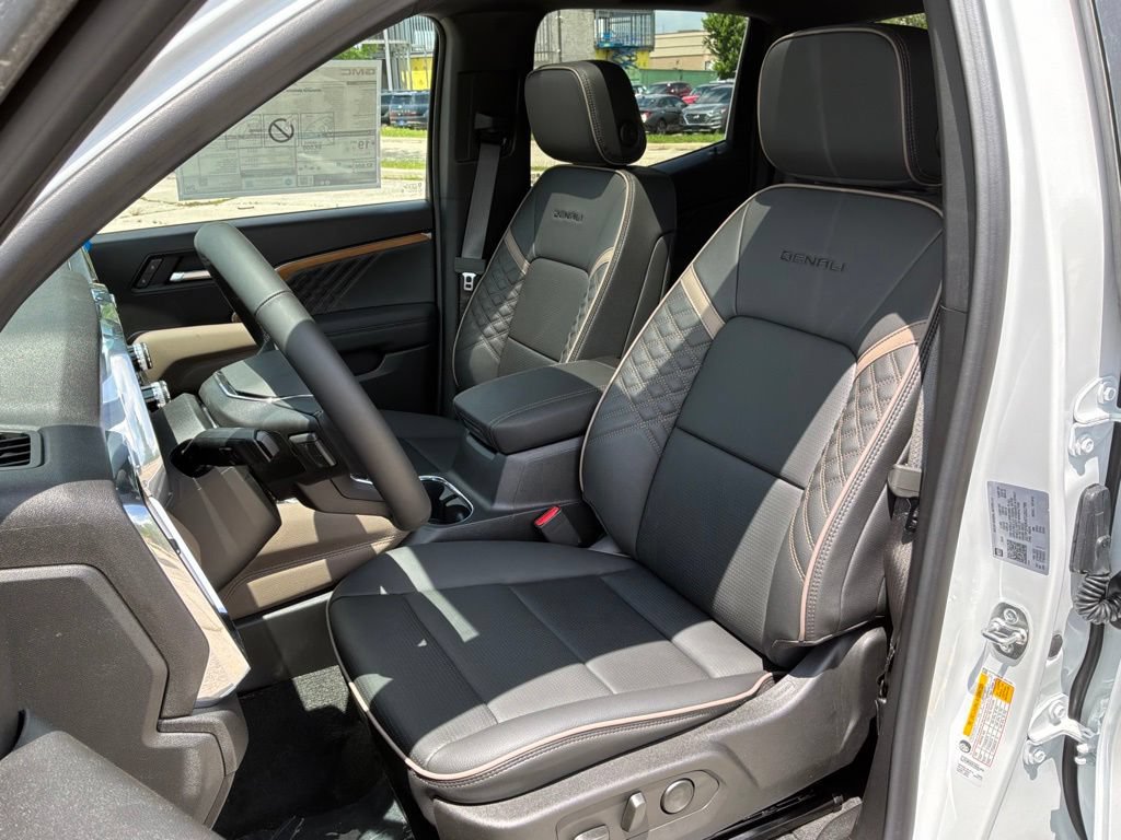 New 2026 GMC Canyon Denali AWD/4WD image 13