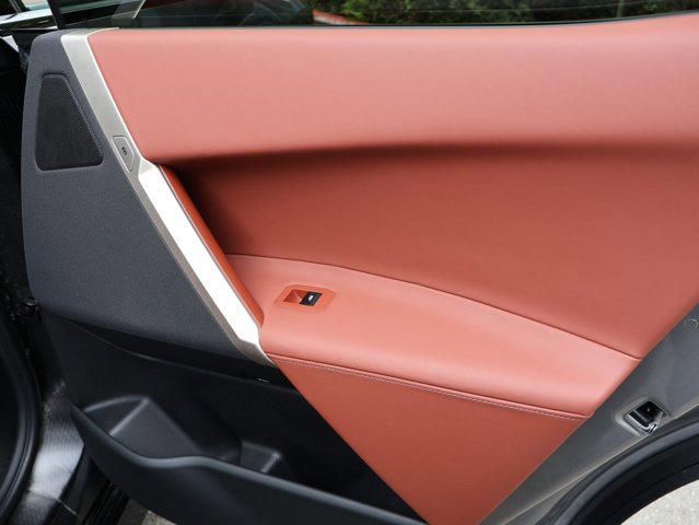 Used 2023 BMW iX xDrive50 w/ Sport Package AWD/4WD image 27