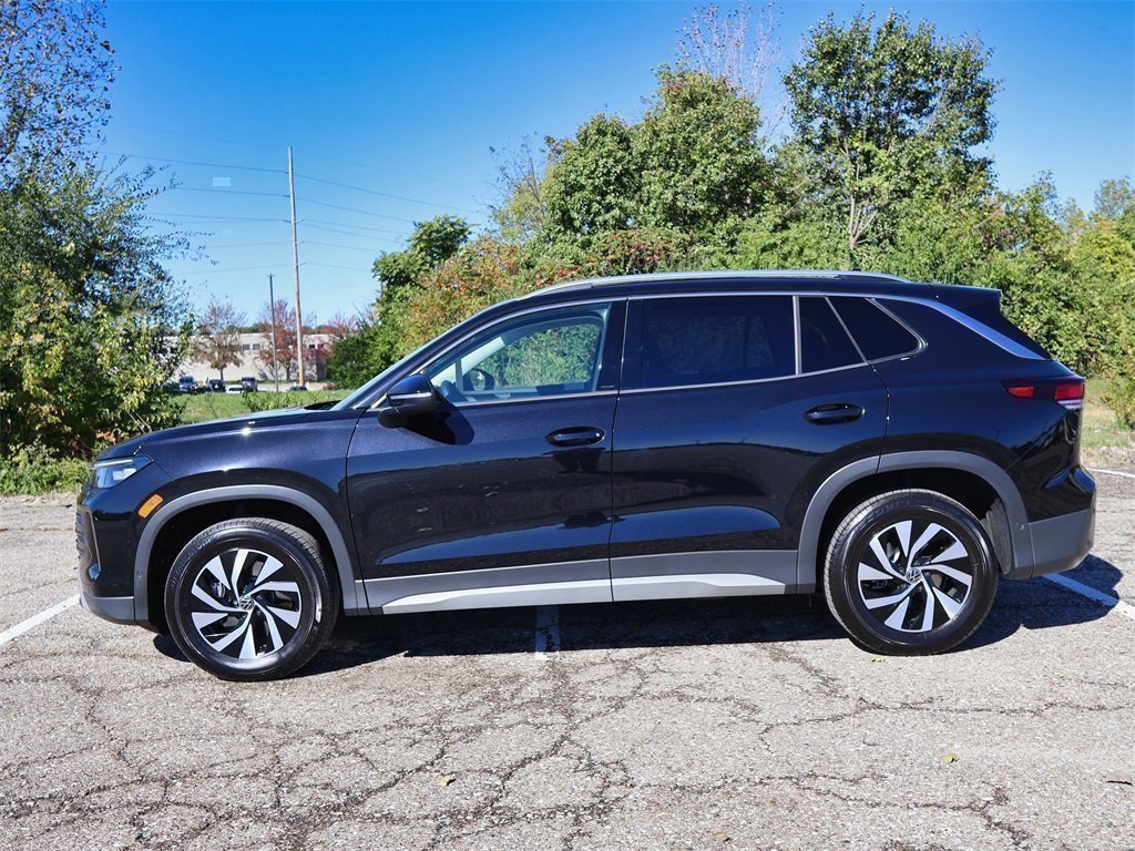 Certified 2025 Volkswagen Tiguan S image 2