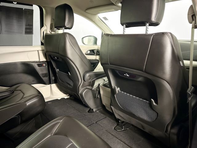 Used 2023 Chrysler Pacifica Touring-L image 46